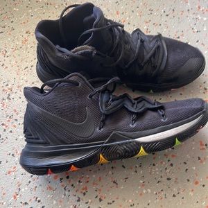 Nike Mens Kyrie 5